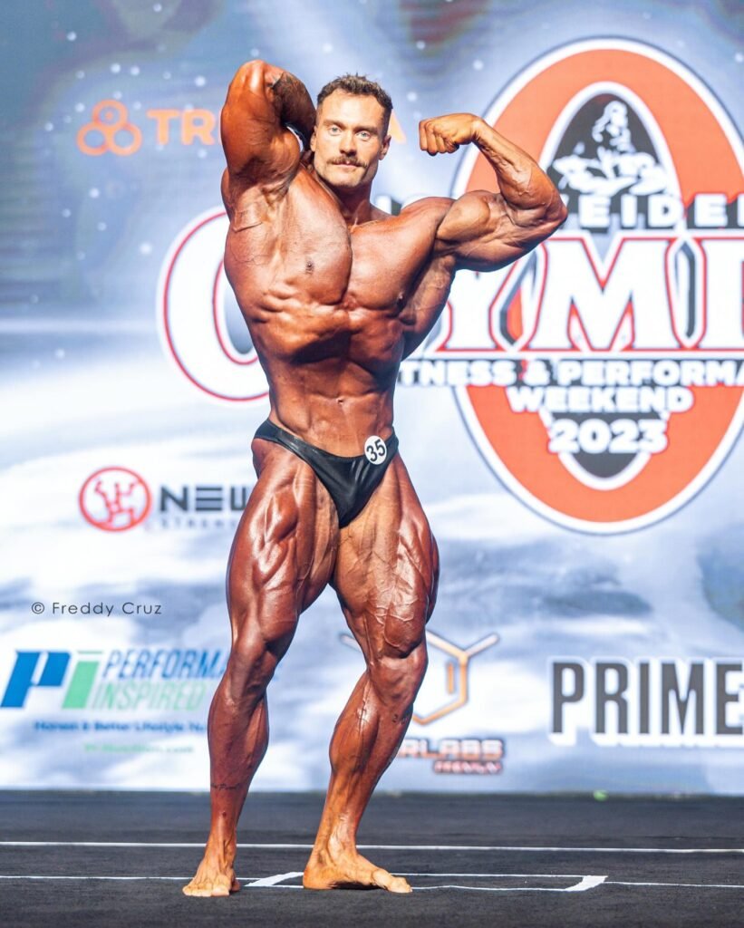 chris bumstead body weight